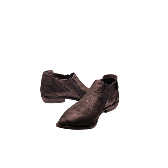 L.A.M.B. Gwen Stefani Memento Black Textured Pointy Toe Bootie Croc Embossed - Picture 10 of 14